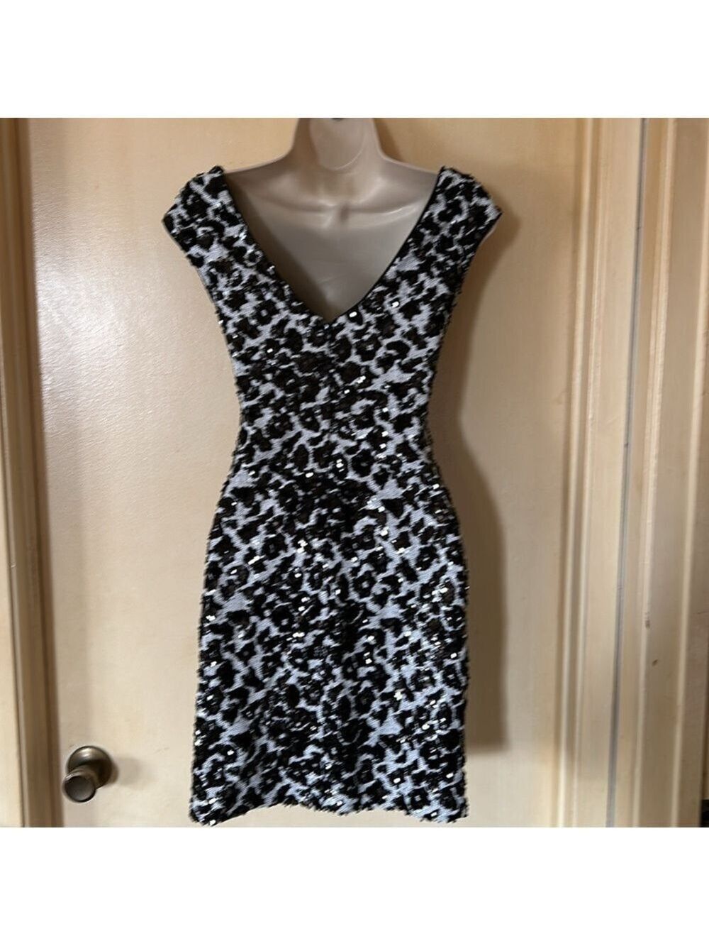Guess black and white sequin mini sheath dress size 0 - Picture 6 of 11